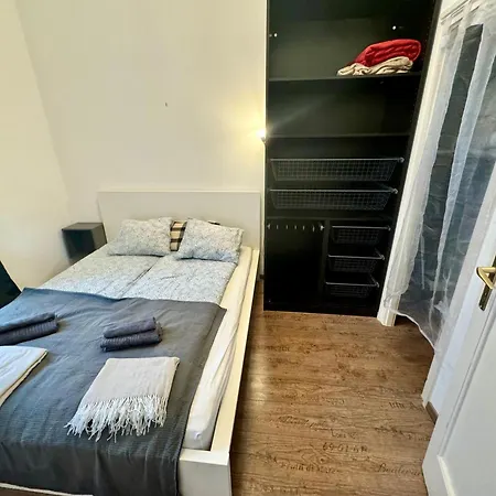 S3 Residences Lazar Street Serviced In The Heart Of דירה