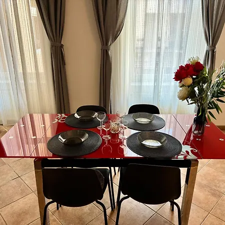 S3 Residences Lazar Street Serviced In The Heart Of דירה